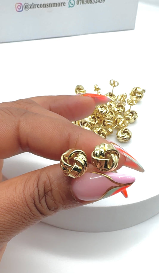 STUD EARRINGS 2005
