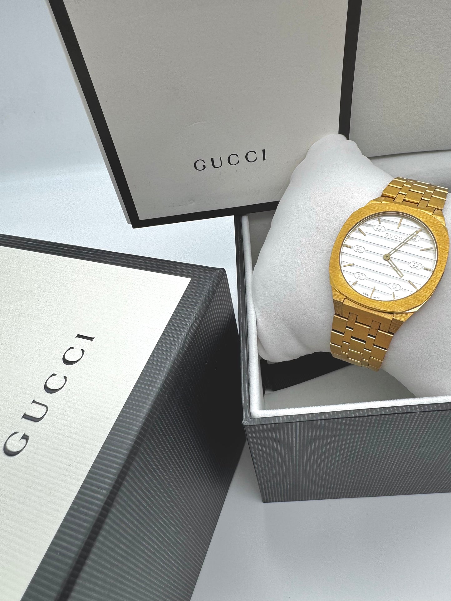 GOLD GUCCI WATCH